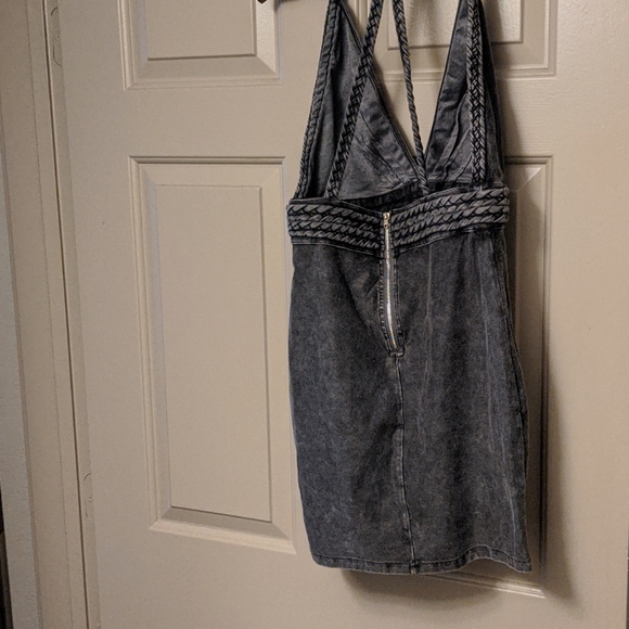 Need a dress to make heads turn?! - Picture 5 of 5